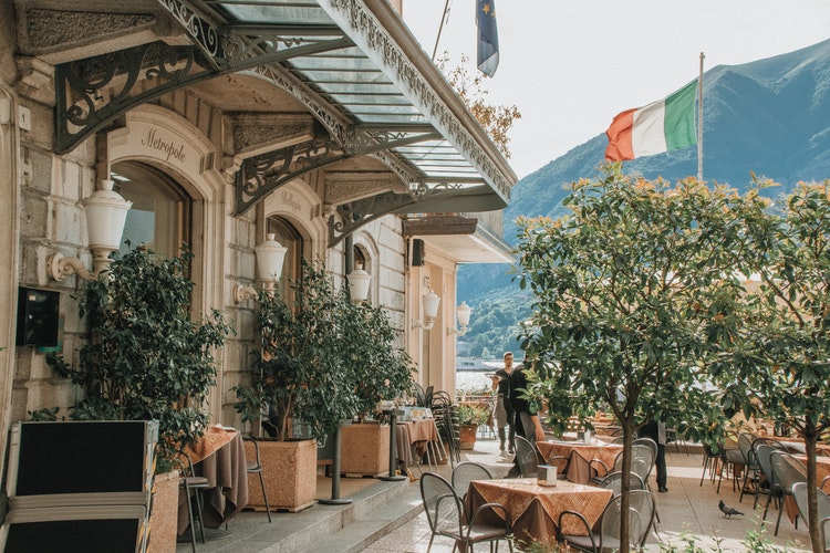 A luxurious Bellagio cafe