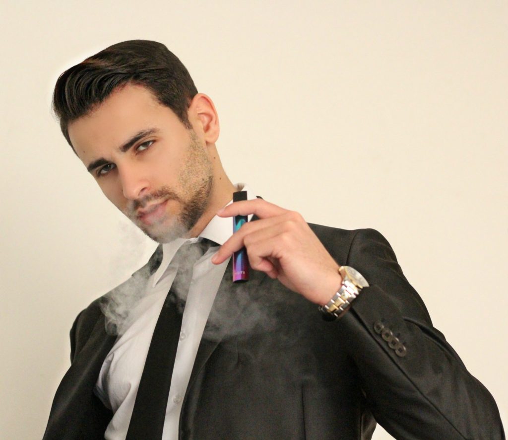 CORRADO FIRERA, BLOGGER ITALIEN, INFLUENCER WEB le plus célèbre, cigarette électronique moti